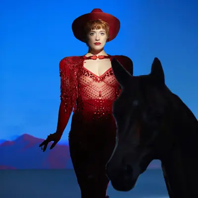Valentina Tóth – Revue Revanche