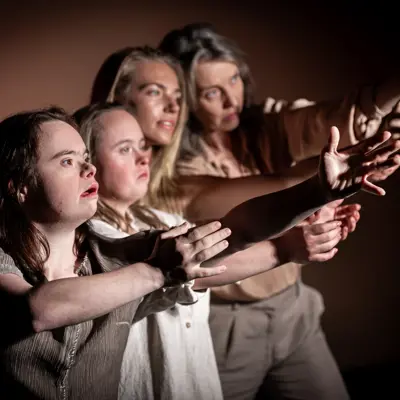 Please hold my hand – Compagnie Tiuri | Dansdagen Zwolle